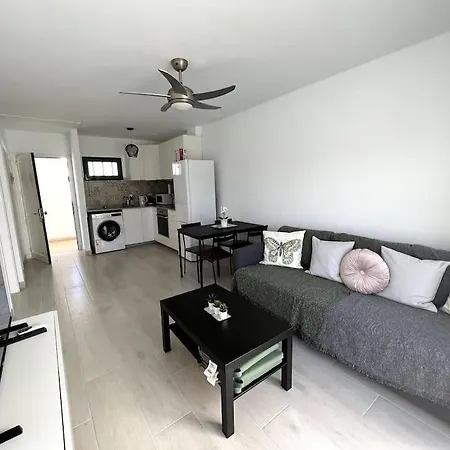 Casa Feliz - One Bedroom With Communal Pool ティアス